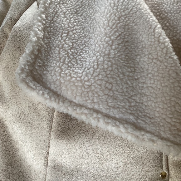 White House black market faux suede Sherpa jacket, size Med - Picture 9 of 9
